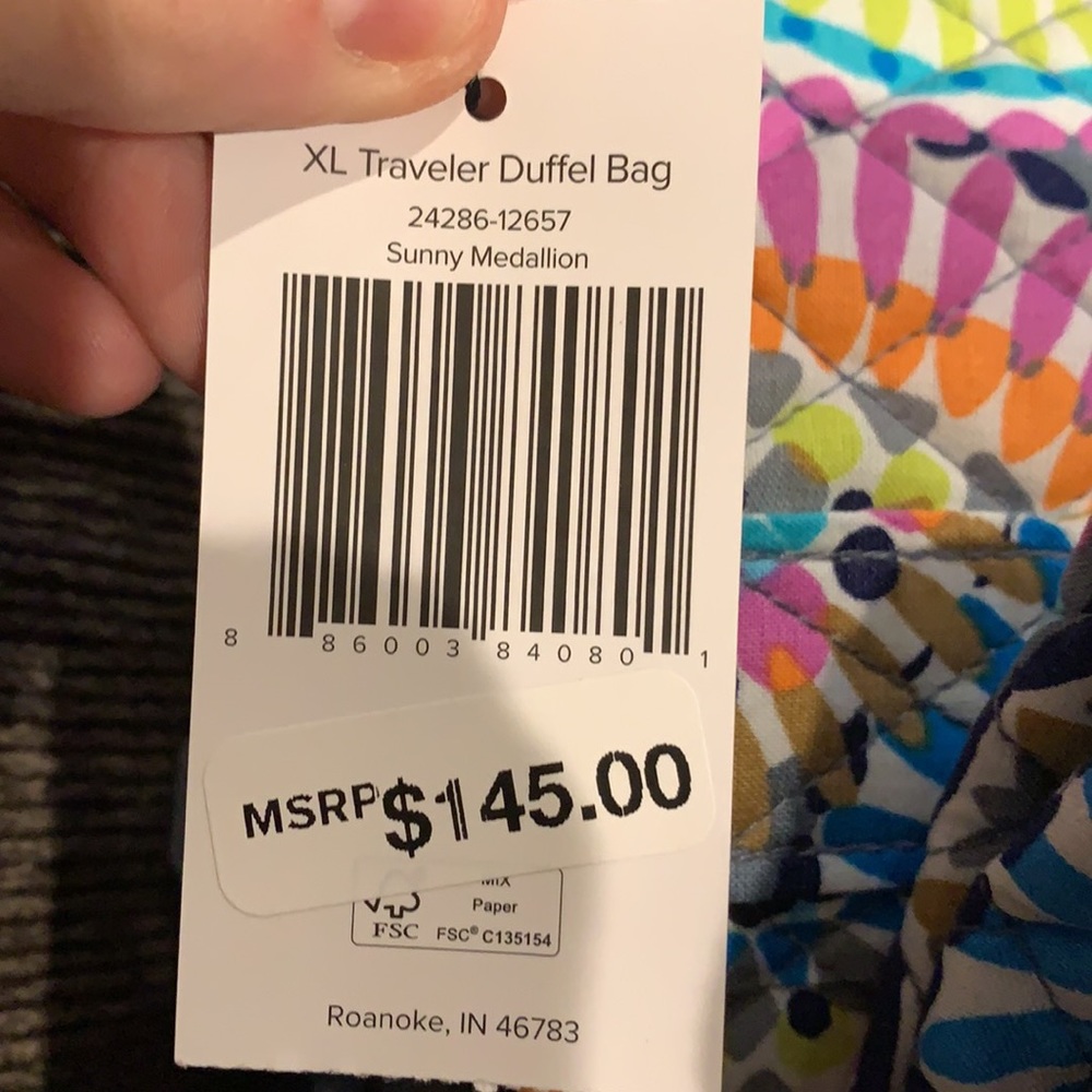 NWT vera bradley xl travel duffel sunny medallion - Picture 5 of 12